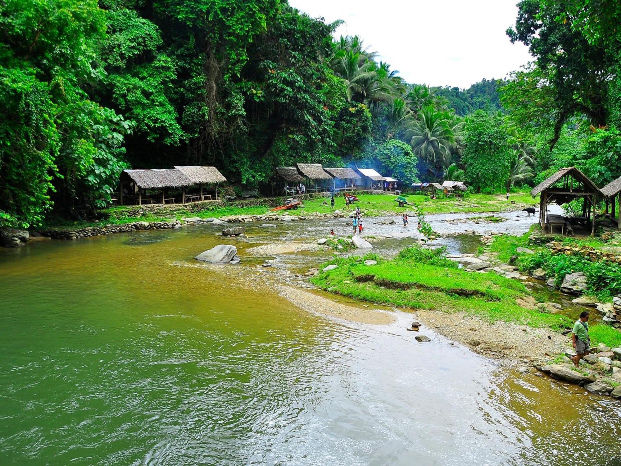 Badladz Beach And Dive Resort Puerto Galera Buitenkant foto