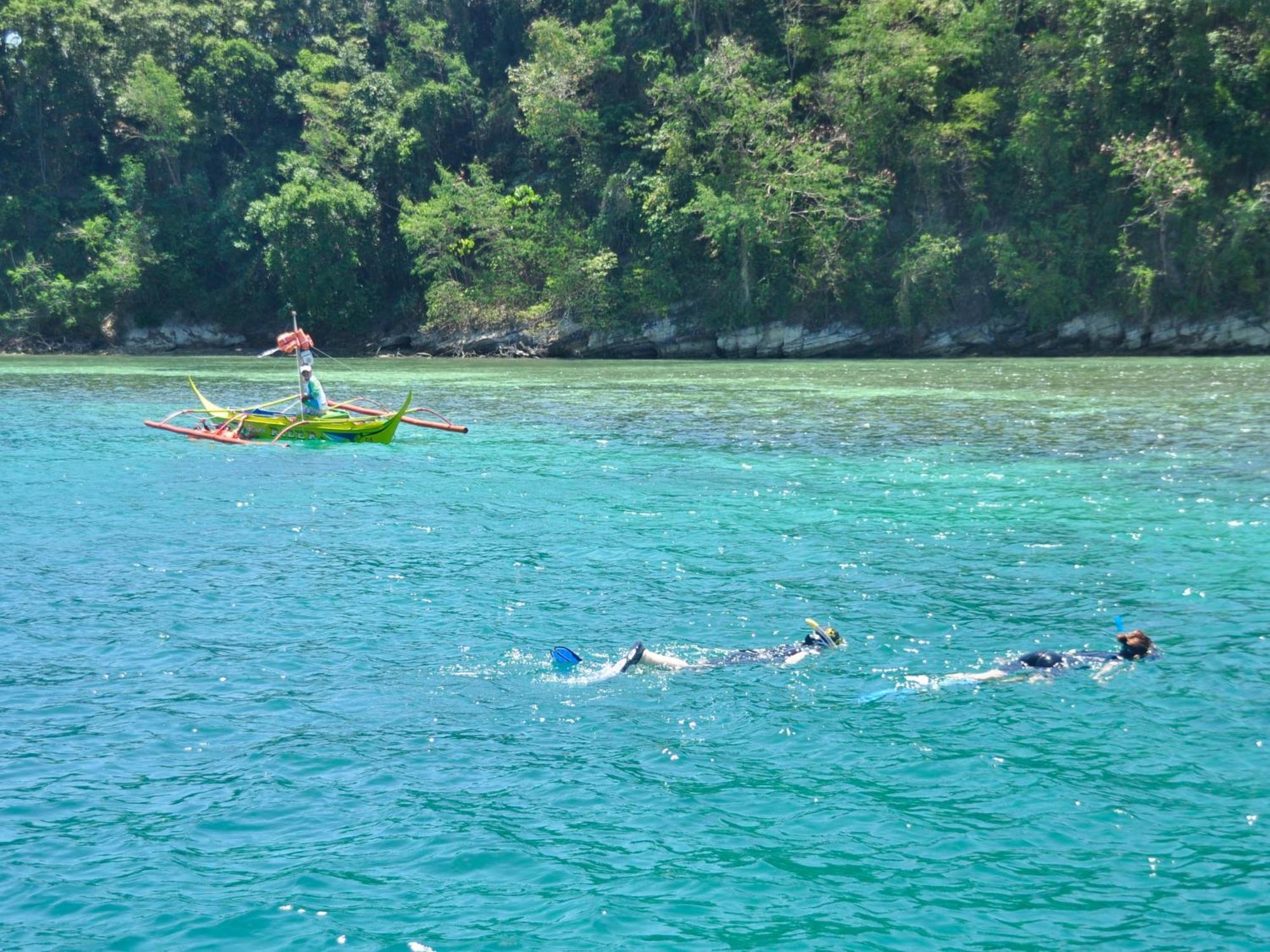 Badladz Beach And Dive Resort Puerto Galera Buitenkant foto